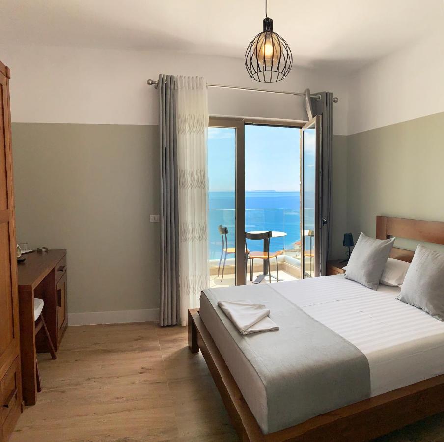 Vila 8 Hotel Himare Exterior photo