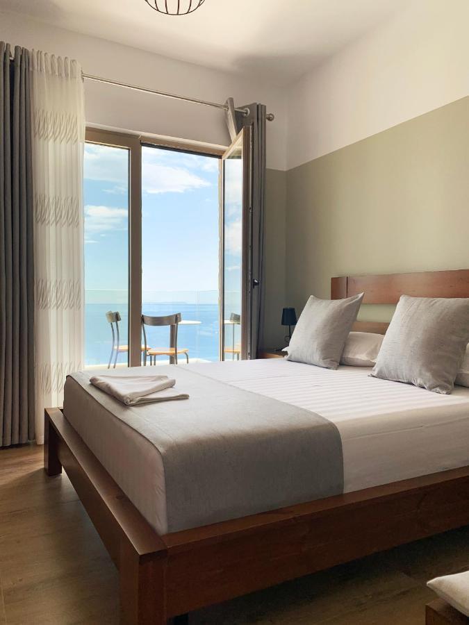Vila 8 Hotel Himare Exterior photo