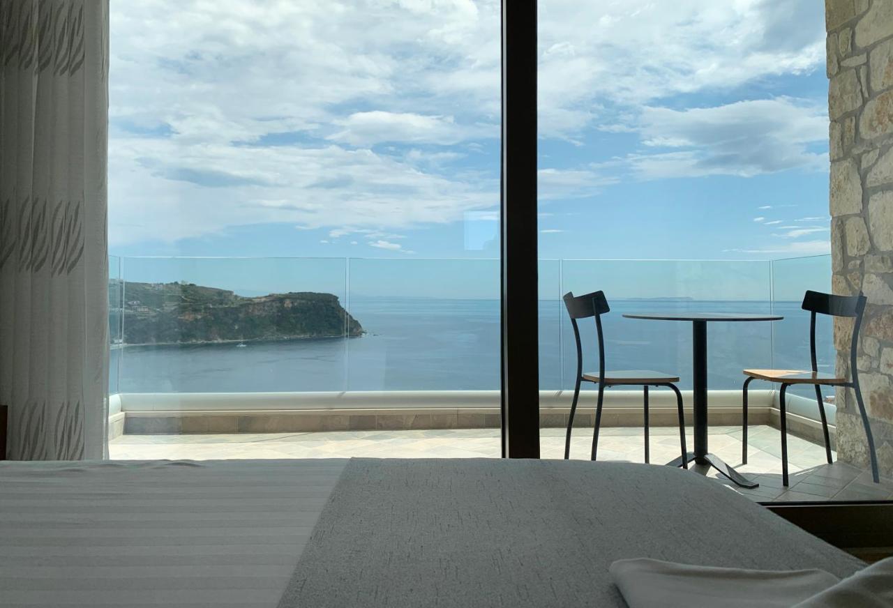 Vila 8 Hotel Himare Exterior photo