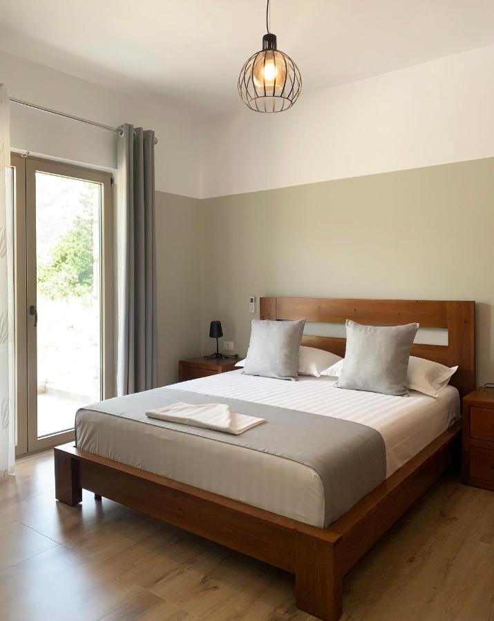 Vila 8 Hotel Himare Exterior photo
