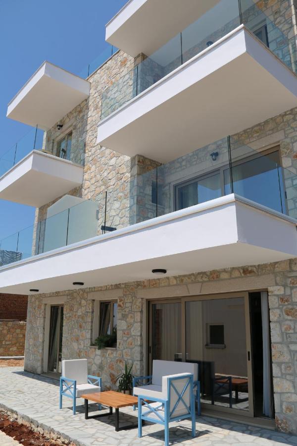 Vila 8 Hotel Himare Exterior photo